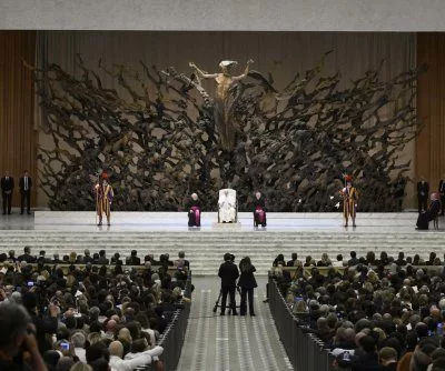 pope-leo-xiv-tells-media-to-help-promote-global-peace-by-disarming-words-2