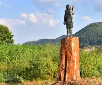 police-investigating-missing-slovenian-statue-of-melania-trump-2