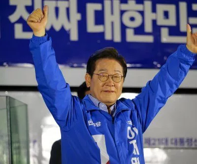 candidates-hold-final-rallies-on-eve-of-south-korea-presidential-vote-2