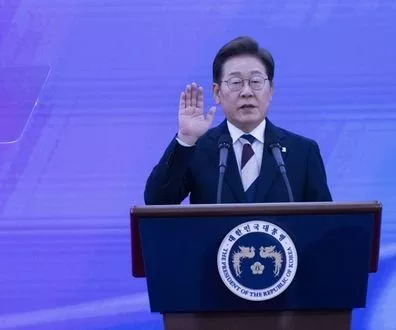 lee-jae-myung-takes-office-as-south-korean-president-pledges-to-unify-country-2