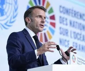 macron-pledges-to-ban-social-media-for-children-younger-than-15