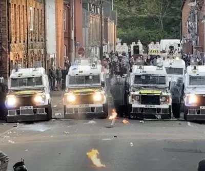 dozens-of-police-officers-injured-in-riots-in-northern-ireland-2