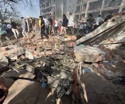 air-india-flight-carrying-242-people-crashes-in-ahmedabad-2