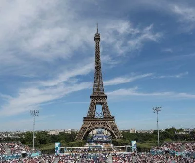 heat-wave-sweeps-across-europe-as-the-eiffel-tower-closes-2