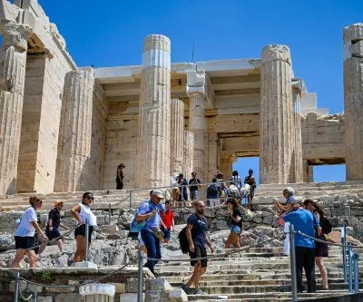 greece-closes-acropolis-amid-heat-wave-2