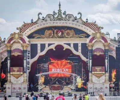 tomorrowland-festival-continues-after-fire-destroys-main-stage-2