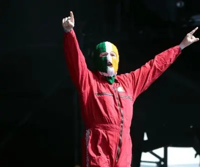 hungary-bans-irish-rap-group-kneecap-from-the-country-2