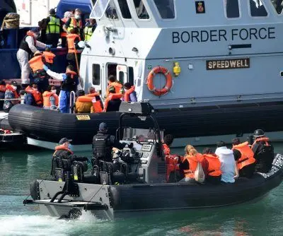 britain-begins-detaining-small-boat-migrants-to-send-back-to-france-2