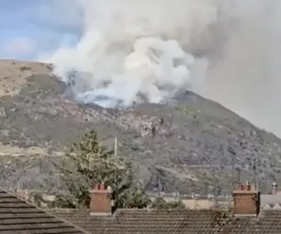 firefighters-battle-blaze-on-scotlands-landmark-arthurs-seat-2