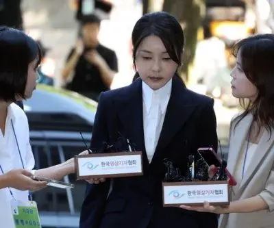 wife-of-south-koreas-jailed-ex-president-yoon-arrested-2