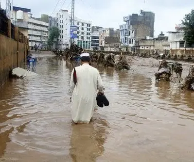 flash-floods-kill-almost-200-in-pakistan-kashmir-2