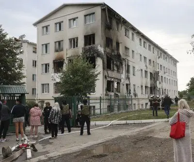 russian-strikes-kill-13-in-ukraine-before-trump-zelensky-talks-2