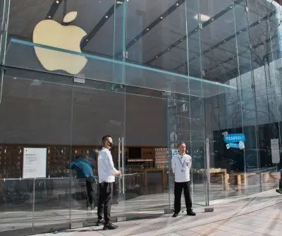 britian-backs-down-on-demand-for-backdoor-access-to-apple-data-2