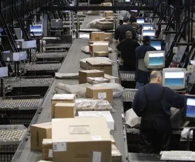 mexico-suspends-postal-parcel-shipments-to-us-over-trumps-tariffs