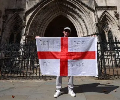 appeals-court-says-uk-asylum-seekers-can-stay-at-hotel