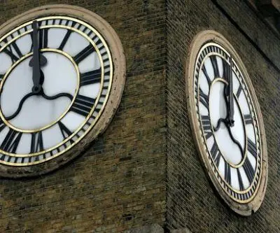 man-climbs-kings-cross-clock-tower-in-london-with-dog-to-protest-iran-2