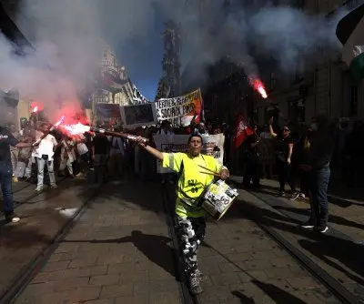 french-hold-block-everything-protests-after-prime-minister-shakeup-2