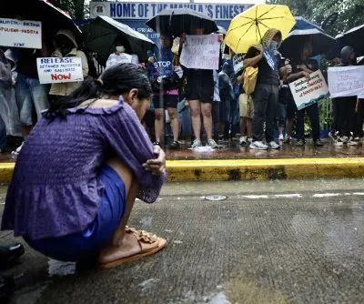 typhoon-ragasa-slams-into-the-philippines-packing-140-mph-winds-2
