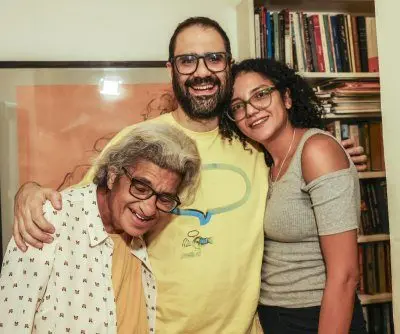 jailed-activist-alaa-abdel-fattah-freed-reunites-with-family-2