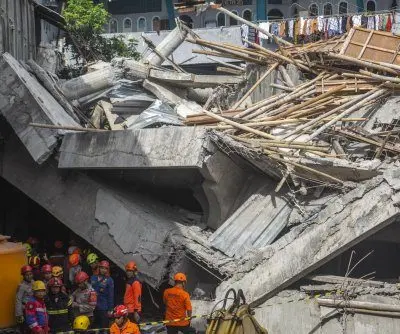 indonesian-boarding-school-collapses-3-killed-dozens-trapped-2