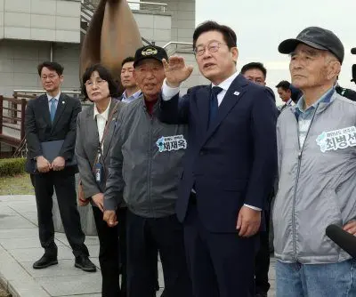 south-koreas-lee-calls-for-north-to-consider-separated-family-reunions-2