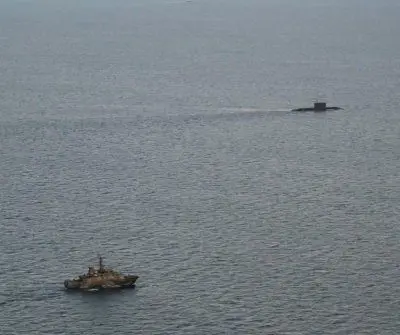 sweden-military-shadows-limping-russian-sub-in-baltic-sea