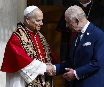 king-charles-iii-prays-with-pope-leo