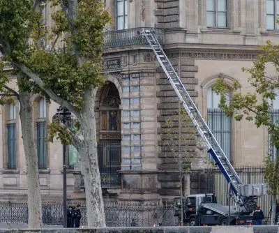 french-police-make-5-further-arrests-in-louvre-heist-of-crown-jewels-2