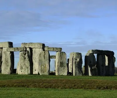 3-british-just-stop-oil-activists-acquitted-over-stonehenge-spraypaint-2