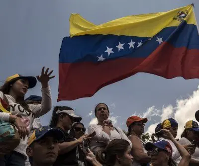 global-airlines-cancel-venezuelan-flights-amid-military-tensions-2