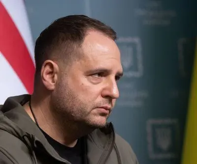 zelenskys-top-aide-resigns-after-corruption-investigators-raid-home-2