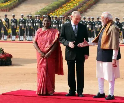 putin-tells-ukraine-to-withdraw-from-donbas-or-face-being-forced-out-2