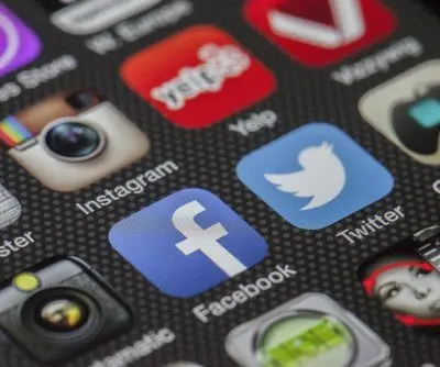 australian-youth-lose-social-media-access-amid-national-ban-2