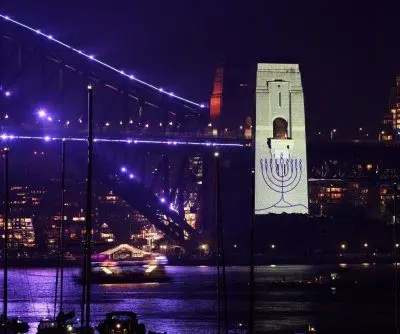 australia-welcomes-new-year-with-extra-security-tribute-to-victims-2