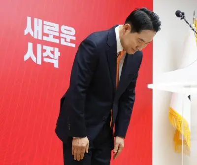 south-korean-opposition-party-leader-apologizes-for-yoon-martial-law-bid-2