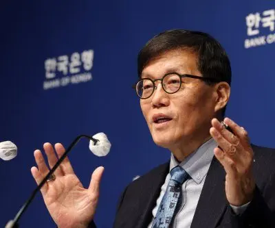 bok-again-holds-key-rate-steady-amid-weak-won-hints-at-prolonged-pause-2