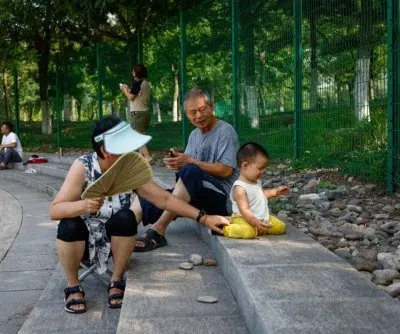 chinas-population-drops-for-a-fourth-straight-year-2