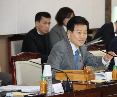unification-minister-says-review-under-way-for-special-envoy-to-facilitate-us-n-korea-talks