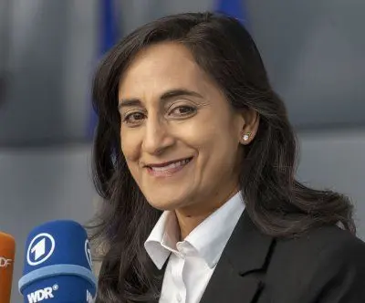 canada-france-open-nuuk-consulates-in-show-of-support-for-greenland-2