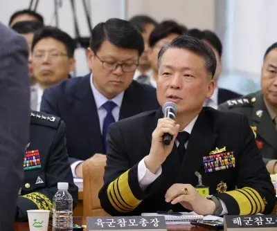 defense-ministry-relieves-navy-chief-from-duty-over-alleged-martial-law-involvement-2