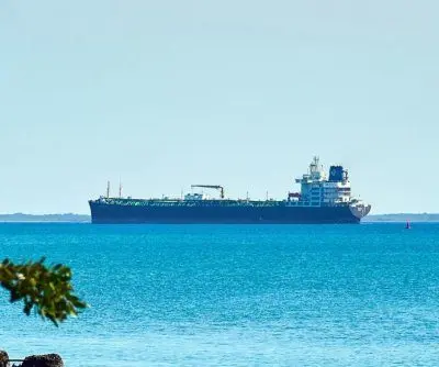 U.S. authorizes resale of Venezuelan oil to Cuba for private sector