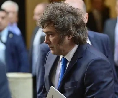 Argentina bets on financing its debt without turning to Wall Street