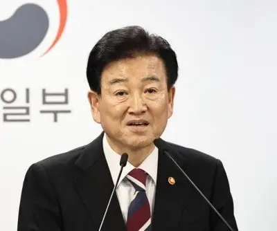 Unification minister warns war preparation raises conflict risks