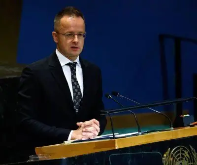 hungarian-foreign-minister-admits-talking-to-russia-during-eu-meetings-2