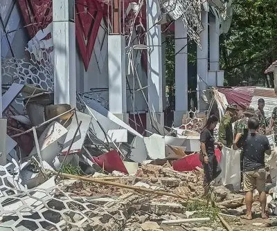 strong-undersea-earthquake-hits-off-indonesia-killing-one-2