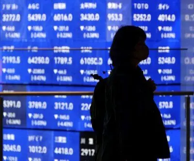 Nikkei drops nearly 1,000 yen after Trump speech rattles markets