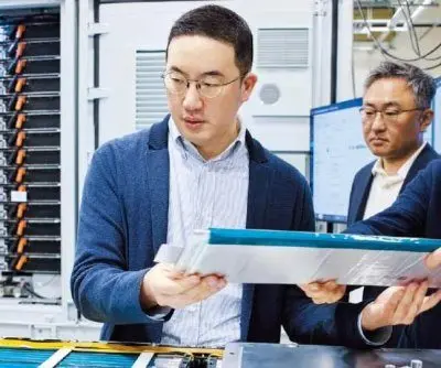 lg-group-chief-visits-us-energy-unit