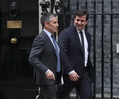 keir-starmer-tells-social-media-firms-he-is-considering-a-child-ban-2