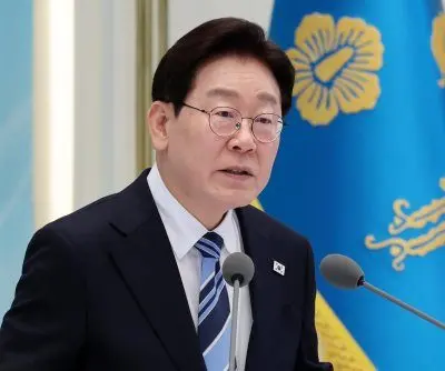 lee-hails-s-korean-oil-tanker-exiting-red-sea-2