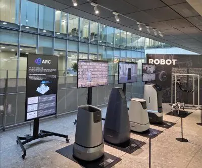 naver-showcases-ai-robots-across-lab-like-headquarters-2